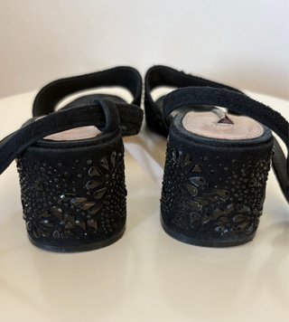 Sandalias negras pedrería