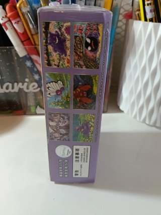 Caja Pokémon 151 Chino Gengar + Vitrina