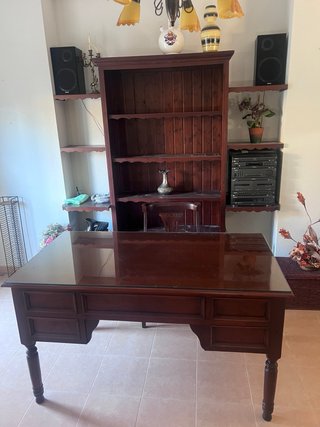 Escritorio madera y cristal con librería