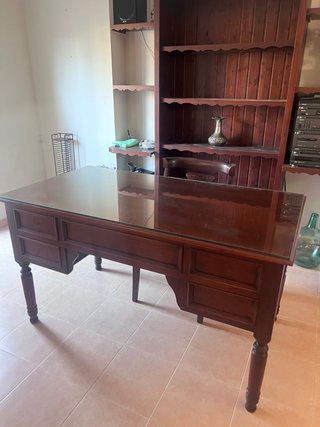 Escritorio madera y cristal con librería