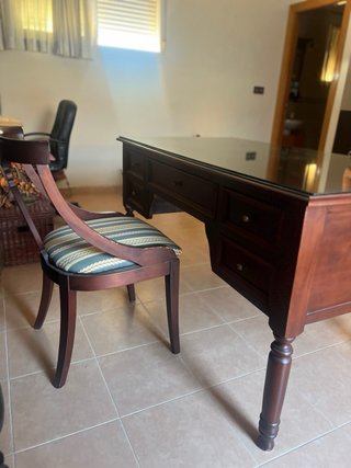 Escritorio madera y cristal con librería