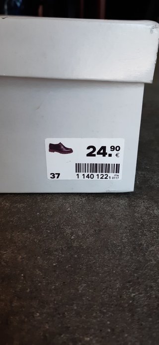 Scarpe stringate nere traforate