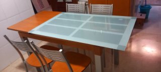 Mesa de cocina y 4 sillas