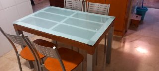 Mesa de cocina y 4 sillas