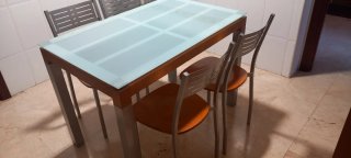 Mesa de cocina y 4 sillas