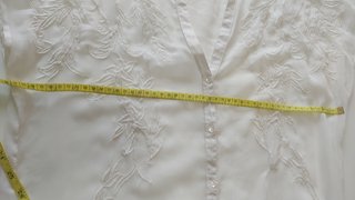 Camisa blanca bordada flores