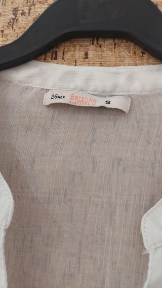 Camisa blanca bordada flores