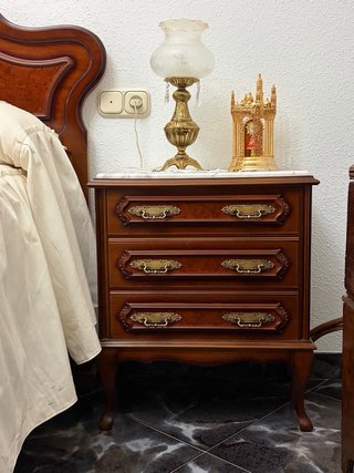 Dormitorio matrimonio completo. Madera y mármol