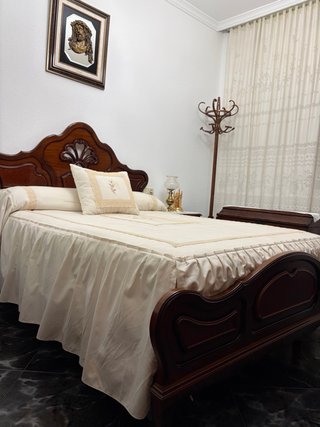 Dormitorio matrimonio completo. Madera y mármol