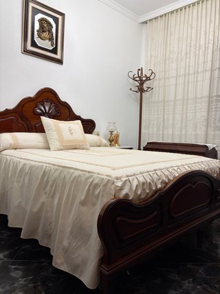 Dormitorio matrimonio completo. Madera y mármol