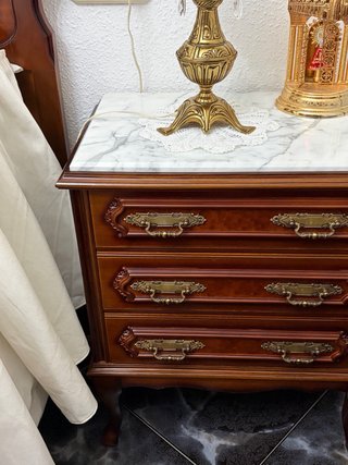 Dormitorio matrimonio completo. Madera y mármol