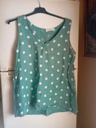 Blusa verde lunares sin mangas