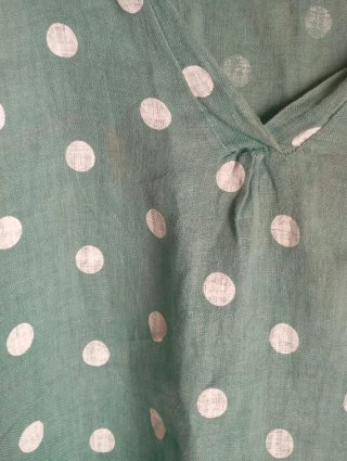 Blusa verde lunares sin mangas
