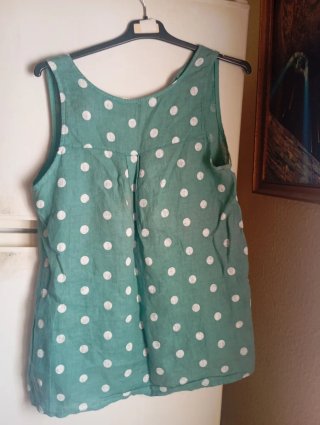 Blusa verde lunares sin mangas