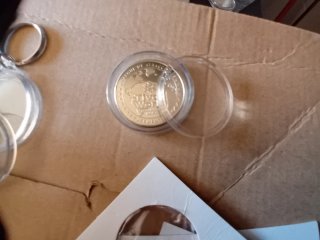 Cápsulas,cartón,llaveros e imanes para monedas