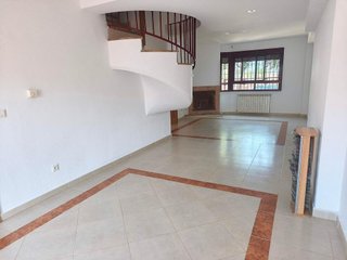 Chalet en alquiler en Almansa