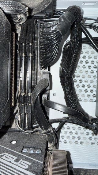 PC Gamer AMD Ryzen 5 3600 + RTX 3060 12GB