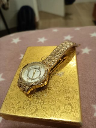 Reloj Guess Dorado y Blanco