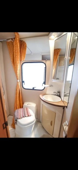 Autocaravana capuchina Ford Challenger Genesis 43