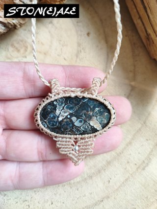 Ciondolo in macrame con agata turritella