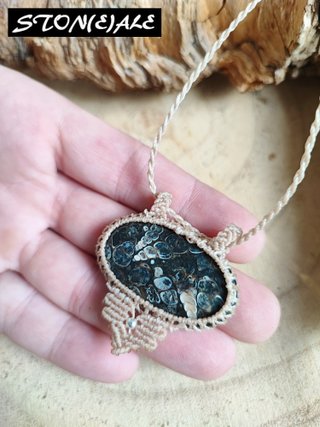 Ciondolo in macrame con agata turritella