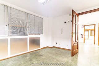 Local comercial en alquiler en Carballo