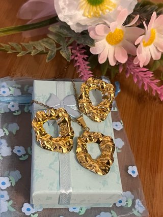 Set gioielli oro: orecchini collana e bracciale