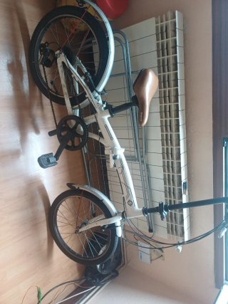 Bicicleta plegable blanca