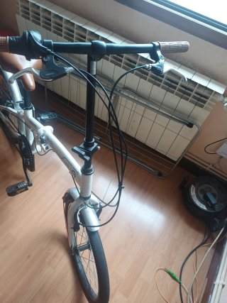 Bicicleta plegable blanca