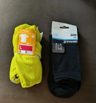 Camiseta Fitness y Calcetines Ciclismo