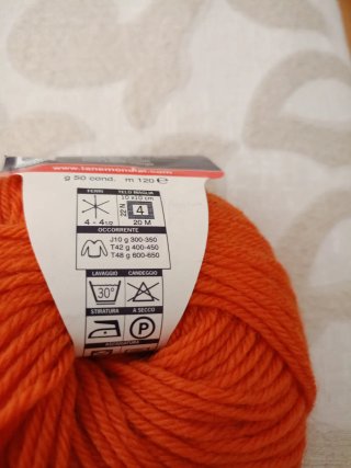 4 ovillos Mondial Merino Sport naranja
