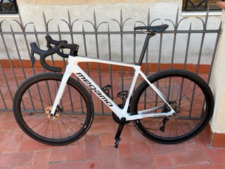 Megamo Raise M Shimano 105 Di2 Ruedas Carbono
