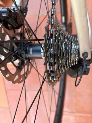 Megamo Raise M Shimano 105 Di2 Ruedas Carbono