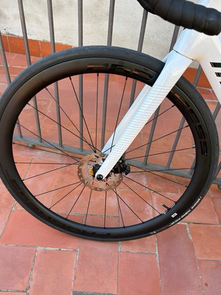 Megamo Raise M Shimano 105 Di2 Ruedas Carbono