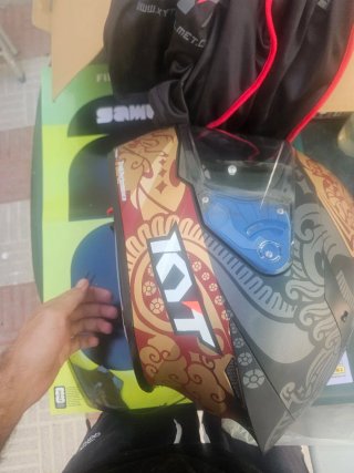 Casco de MOTO ORIGINAL  KYT con visera