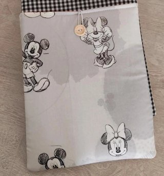 Funda libro/tablet Mickey & Minnie. Medidas 20x28.
