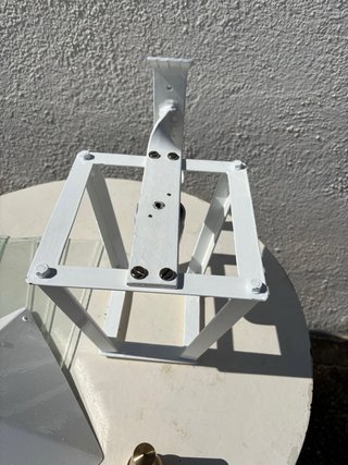 Farola de forja hecha a mano, todo metálico.