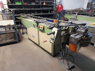 Curvadora Tejero 55 con moldes en funcionamiento