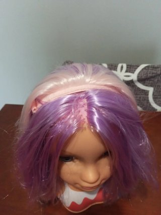 Cabeza de muñeca para peinar con pelo lila