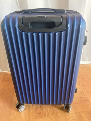 Maleta de viaje azul con ruedas