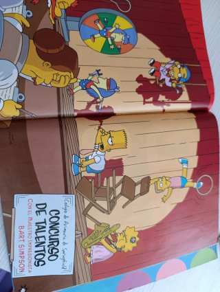 Lote 2 Álbumes: The Simpsons y Mundo Canino