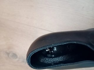 Botines de tacón negros con cordones