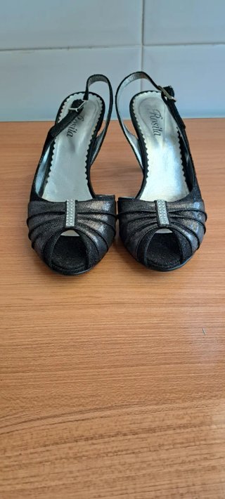 Zapatos de vestir Rosita negros y plateados