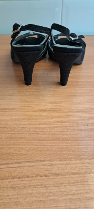 Zapatos de vestir Rosita negros y plateados