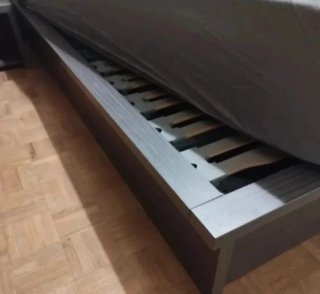 Dormitorio completo: cama, mesitas y cabecero