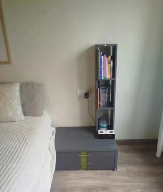 Dormitorio completo: cama, mesitas y cabecero