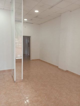 Local comercial en alquiler en Montigalà -Sant Crist en Badalona