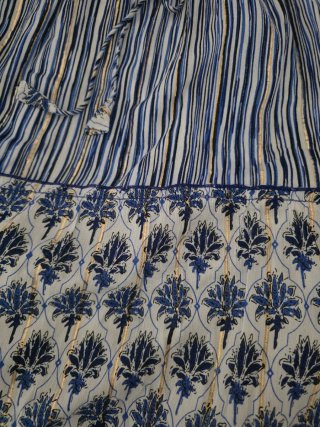 Vestito lungo fantasia blu bianco e oro