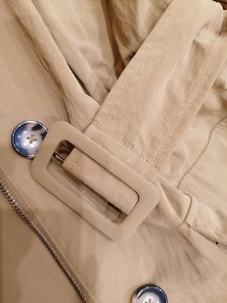 Parka larga ZARA dorada ocre talla M