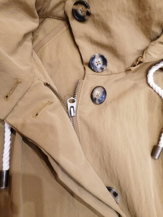 Parka larga ZARA dorada ocre talla M